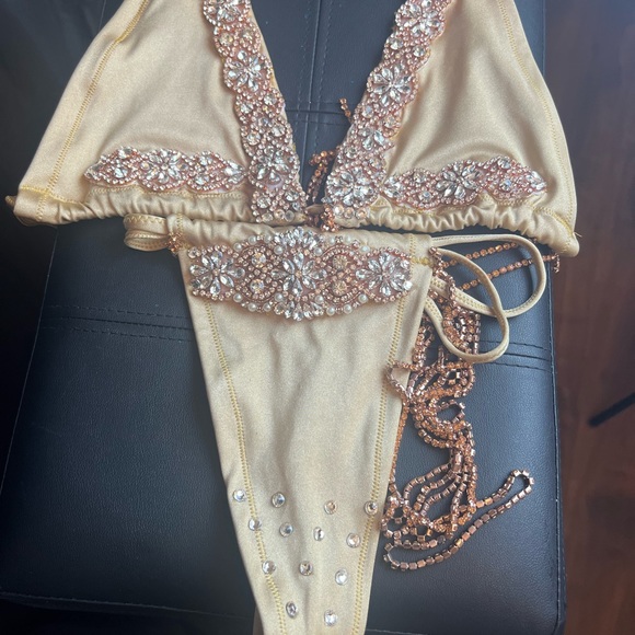 COPPER STRING BIKINI - HANDMADE
FANCYBY FRANCESCAWATSON
DESIGNER SWIMWEAR - Picture 3 of 3